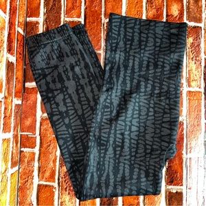 Spanx Look At Me Now Seamless Leggings Indigo Geo Worn Once Shapewear SZ 1X Blk